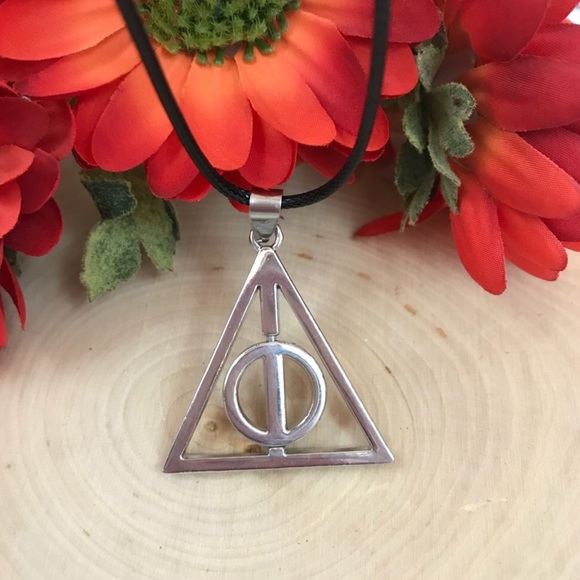 Harry Potter Deathly Hallows Triangular Necklace - Picture 3 of 6